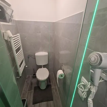 Tom Apartmans アパート *