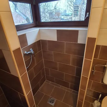 Tom Apartmans アパート *